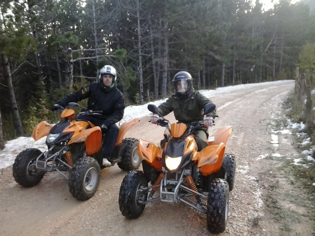  com capacete e sempre seguro -99- nossos veículos poderosos 